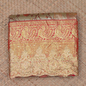 Cream floral jacquard & stone embroidery silksaree,contrast zari & stonework scallop border & intricate pallu