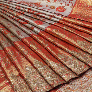 Cream floral jacquard & stone embroidery silksaree,contrast zari & stonework scallop border & intricate pallu