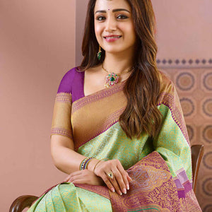 Green floral jacquard silksaree,contrast jaal pallu & korvai meenakari border of thilakam mokku,banaras,muthu,poun,manga