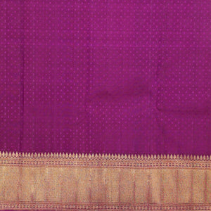 Green floral jacquard silksaree,contrast jaal pallu & korvai meenakari border of thilakam mokku,banaras,muthu,poun,manga