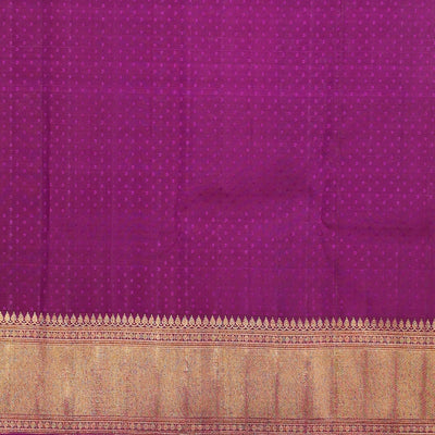 Green floral jacquard silksaree,contrast jaal pallu & korvai meenakari border of thilakam mokku,banaras,muthu,poun,manga