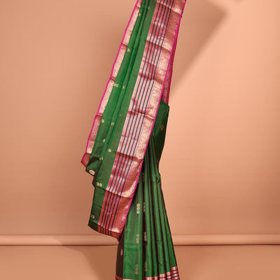 Green mayil buttas silk saree, contrast mayil chakram Checked pallu & border Neli,muthu & mayil designs