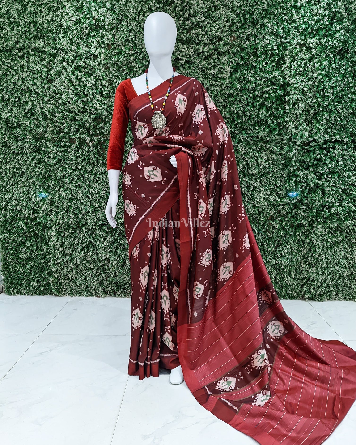 || Jhasha || Maroon Fish Motif Odisha Ikat Contemporary Silk Saree