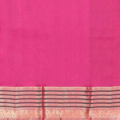 Green mayil buttas silk saree, contrast mayil chakram Checked pallu & border Neli,muthu & mayil designs