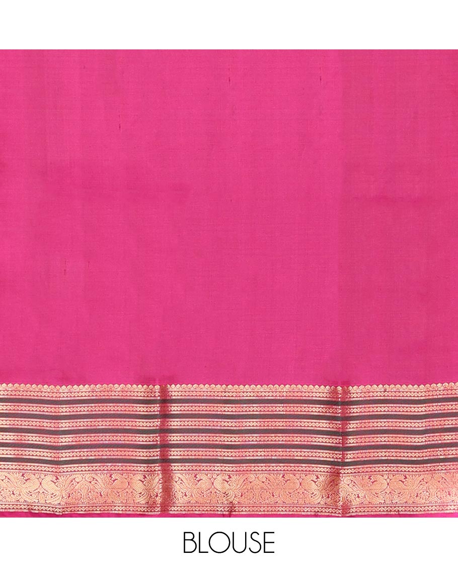 Green mayil buttas silk saree, contrast mayil chakram Checked pallu & border Neli,muthu & mayil designs