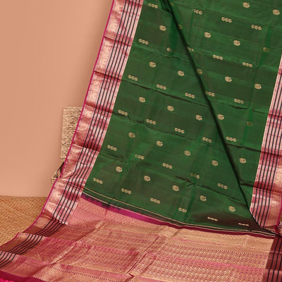 Green mayil buttas silk saree, contrast mayil chakram Checked pallu & border Neli,muthu & mayil designs