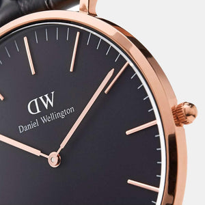 Classic Men Quartz Black Dial Analog Leather Watch DW00100125K