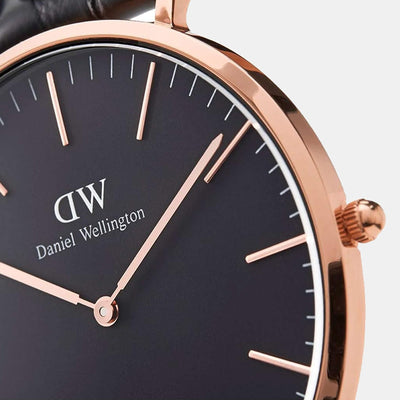 Classic Men Quartz Black Dial Analog Leather Watch DW00100125K