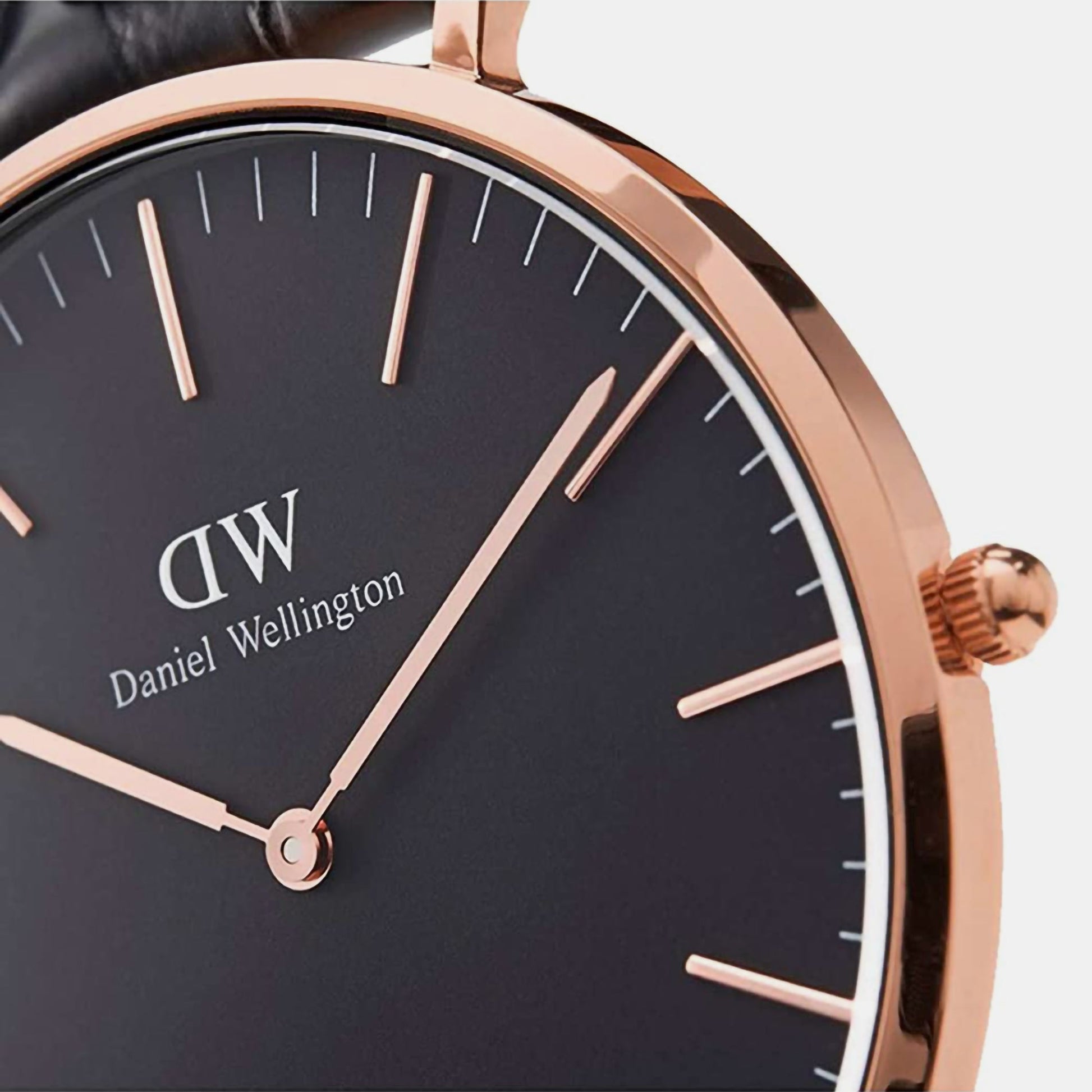 Classic Men Quartz Black Dial Analog Leather Watch DW00100124