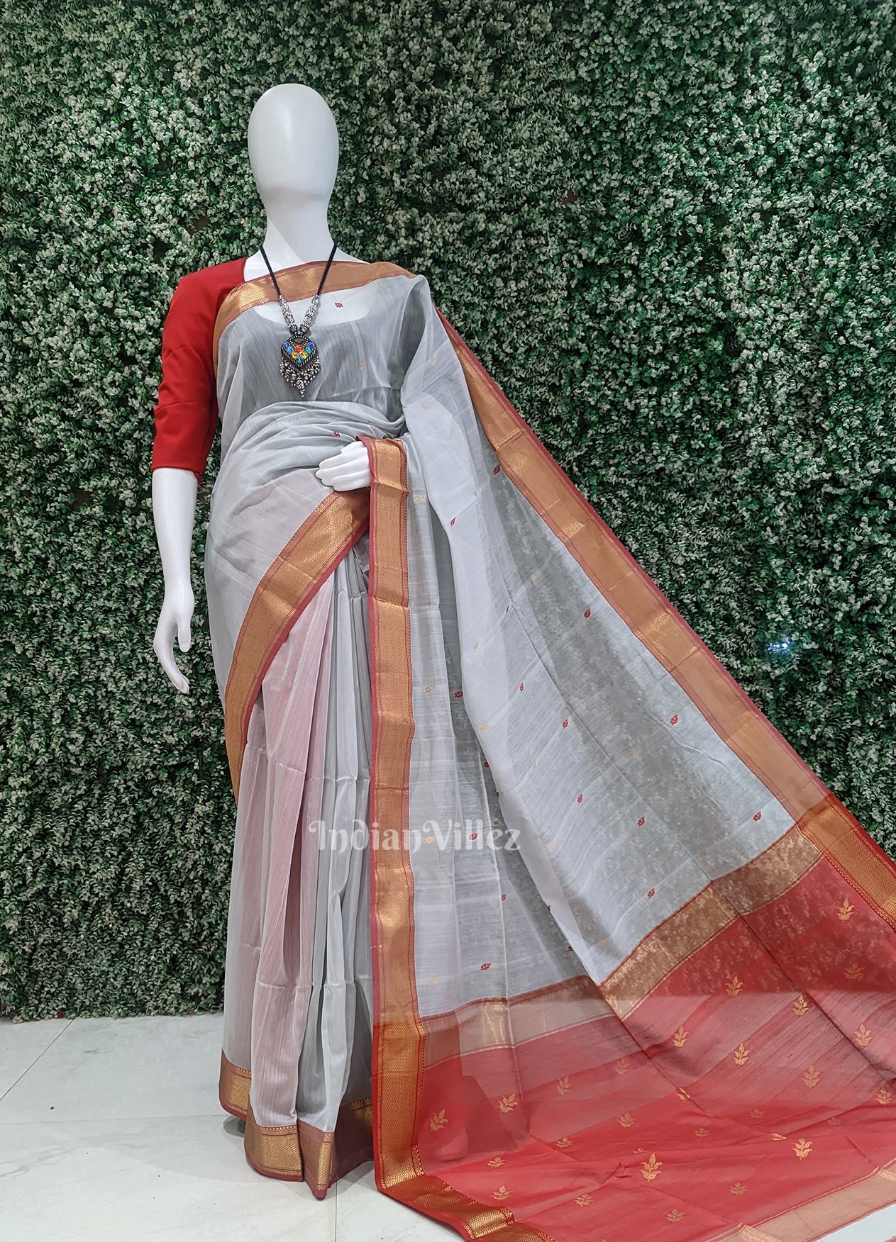 White Red Pure Silk Cotton Maheshwari Saree with Zari Border