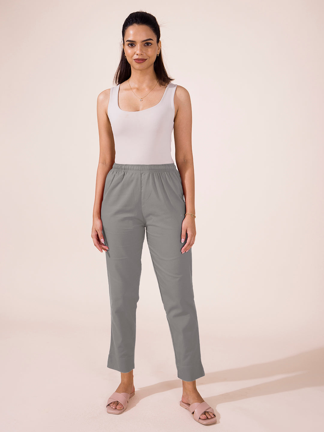 Women Solid Ebony Grey Cotton Pencil Pant