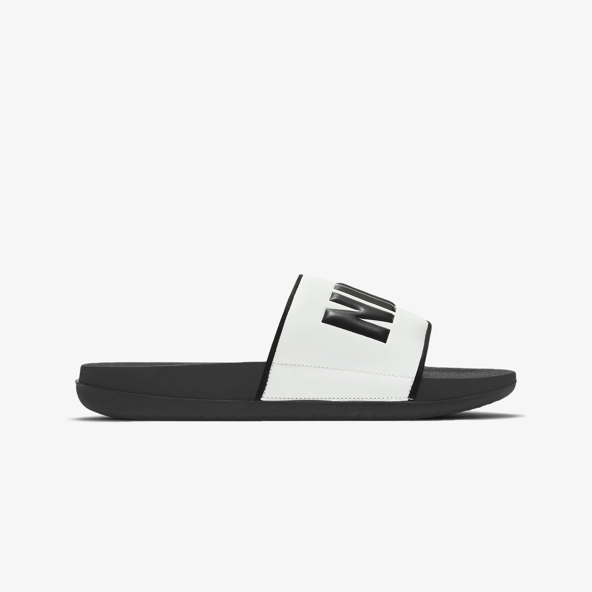 Nike | OFFCOURT  { BLACK/WHITE