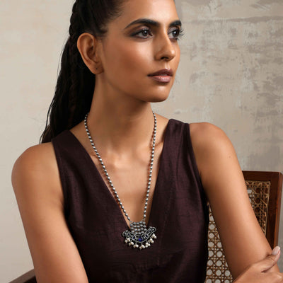 trueBrowns Silver Tone Blue Stone Pendant Chain