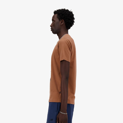 New Balance | SPORT ESSENTIALS TRIATHLON T-SHIRT  { BROWN