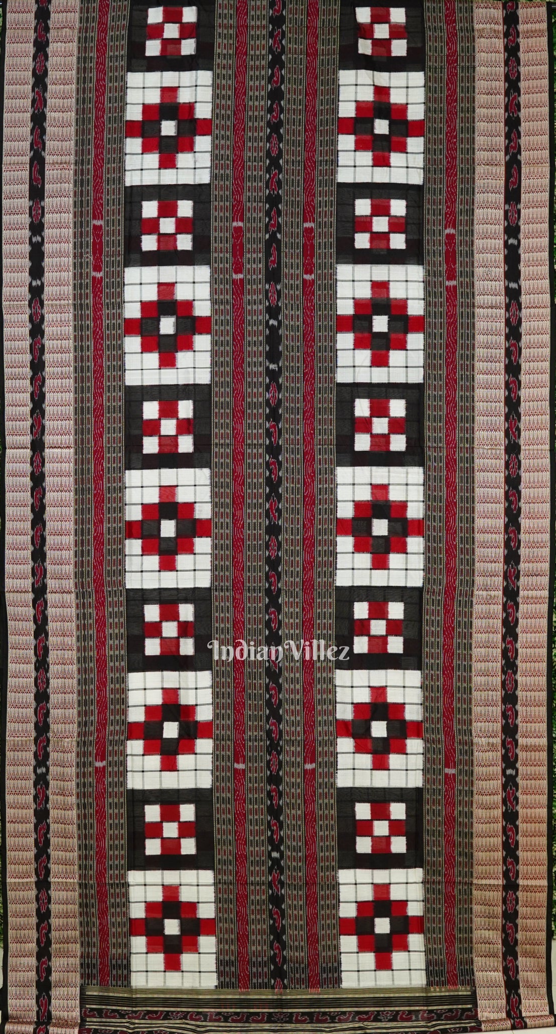 Black White Pasapali Theme Bichitrapuri Silk Saree