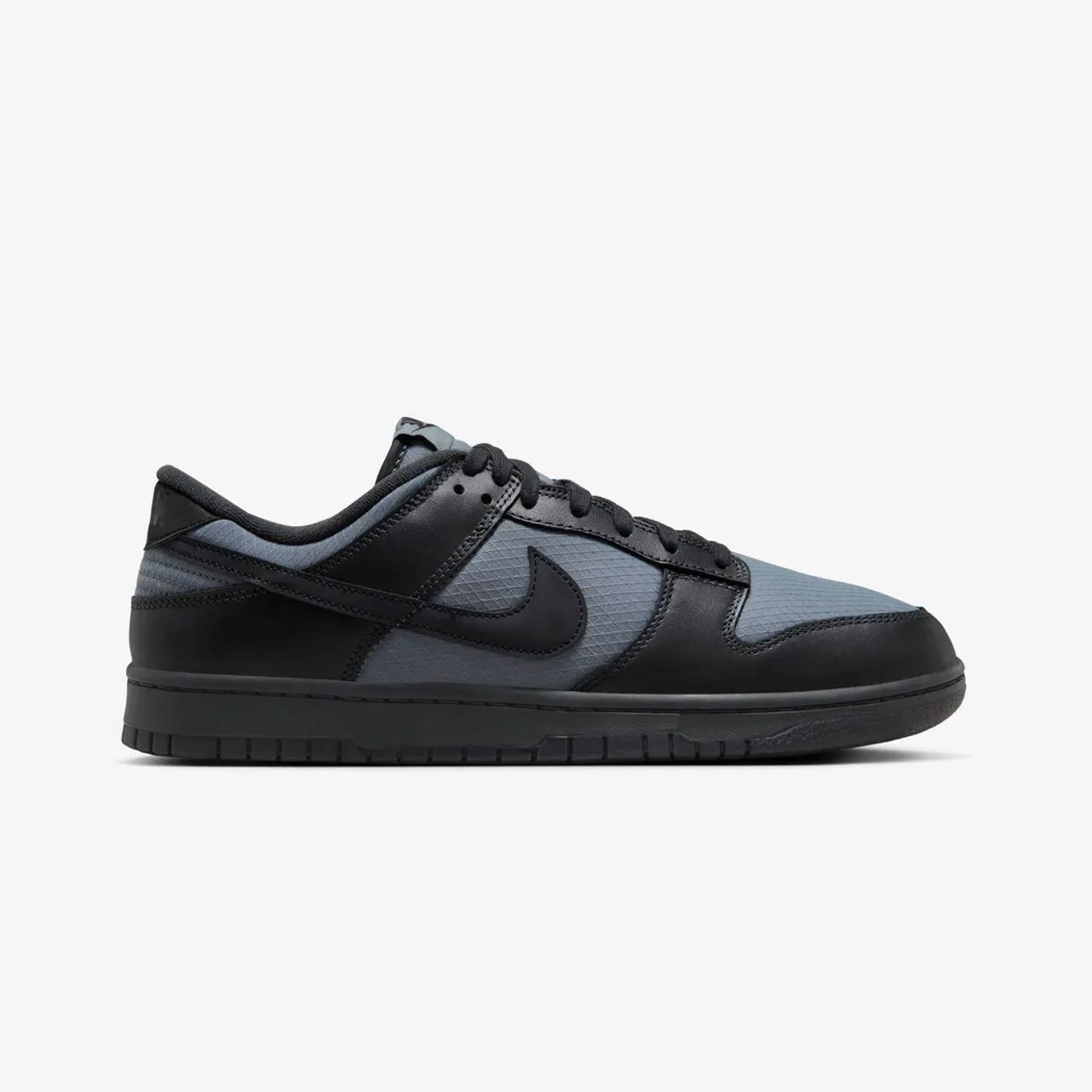 NIKE | DUNK LOW RETRO SE { OFF NOIR/BLACK-SMOKE GREY-ANTHRACITE