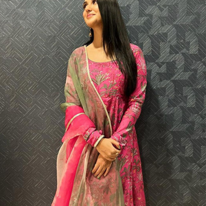 Taavi Chanderi Suit Set