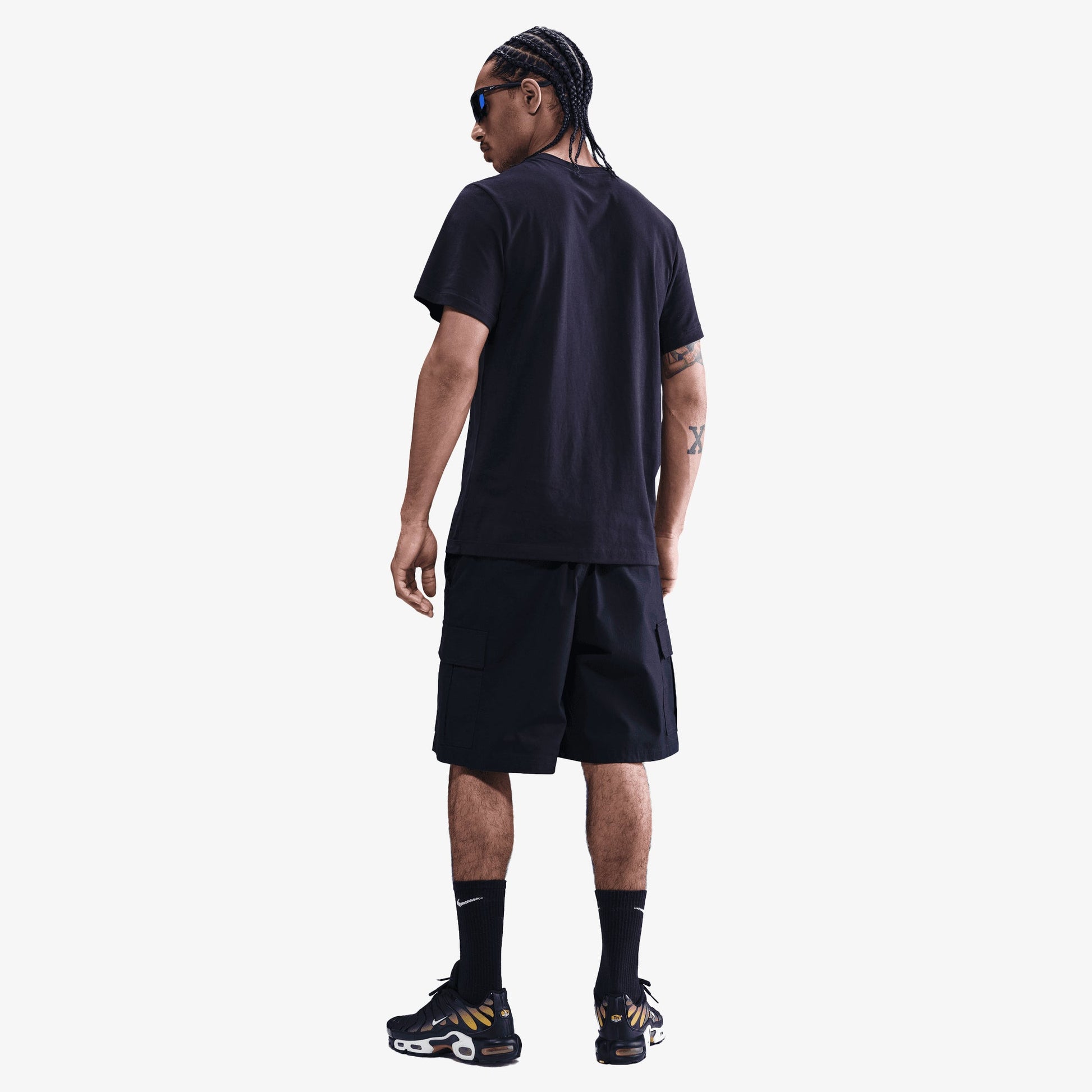 NIKE | SPORTSWEAR T-SHIRT { BLACK