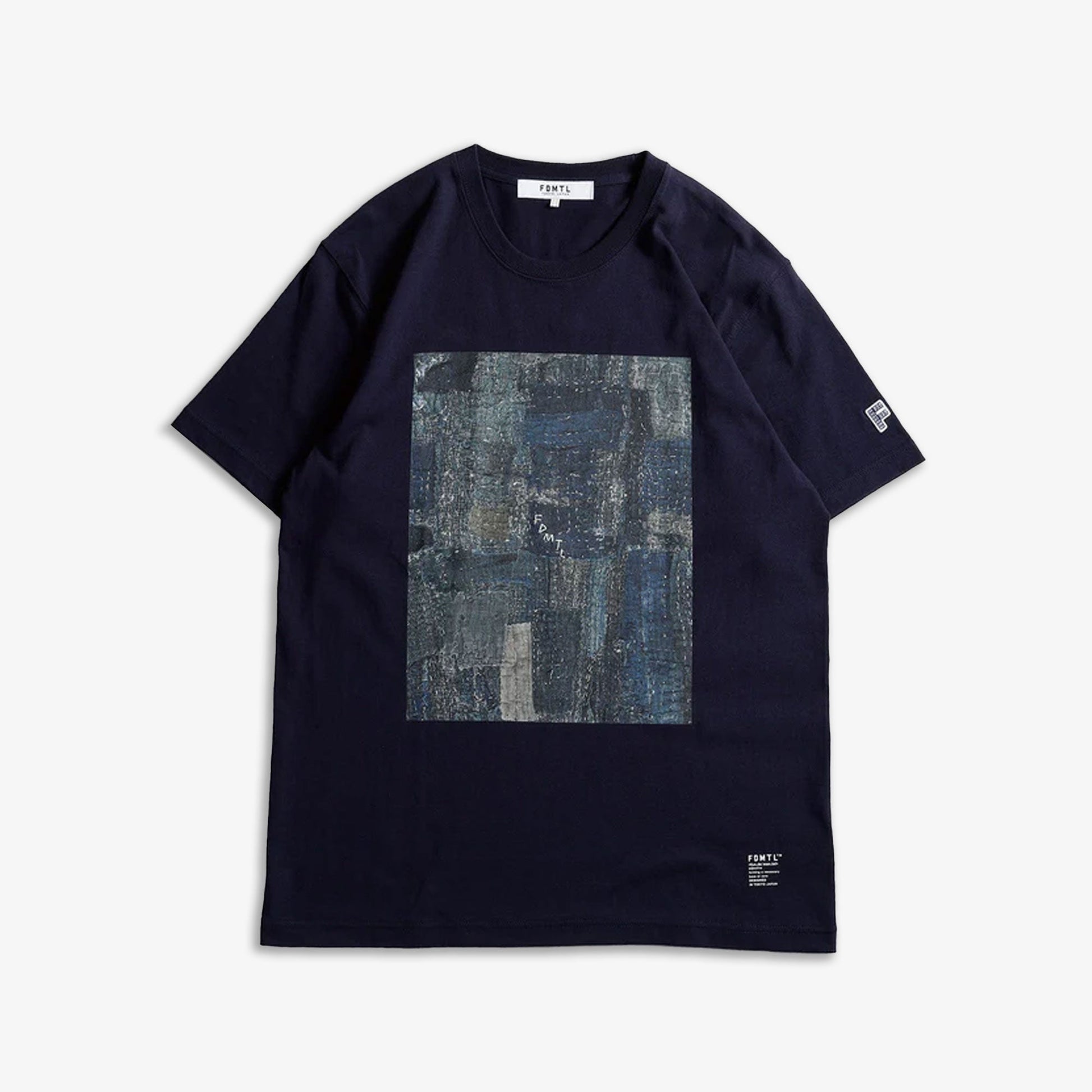 FDMTL | GRAPHIC BORO TEE  { NAVY