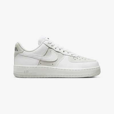 Nike | AIR FORCE 1 '07 LX { WHITE/LT SMOKE GREY-PHOTON DUST-WHITE