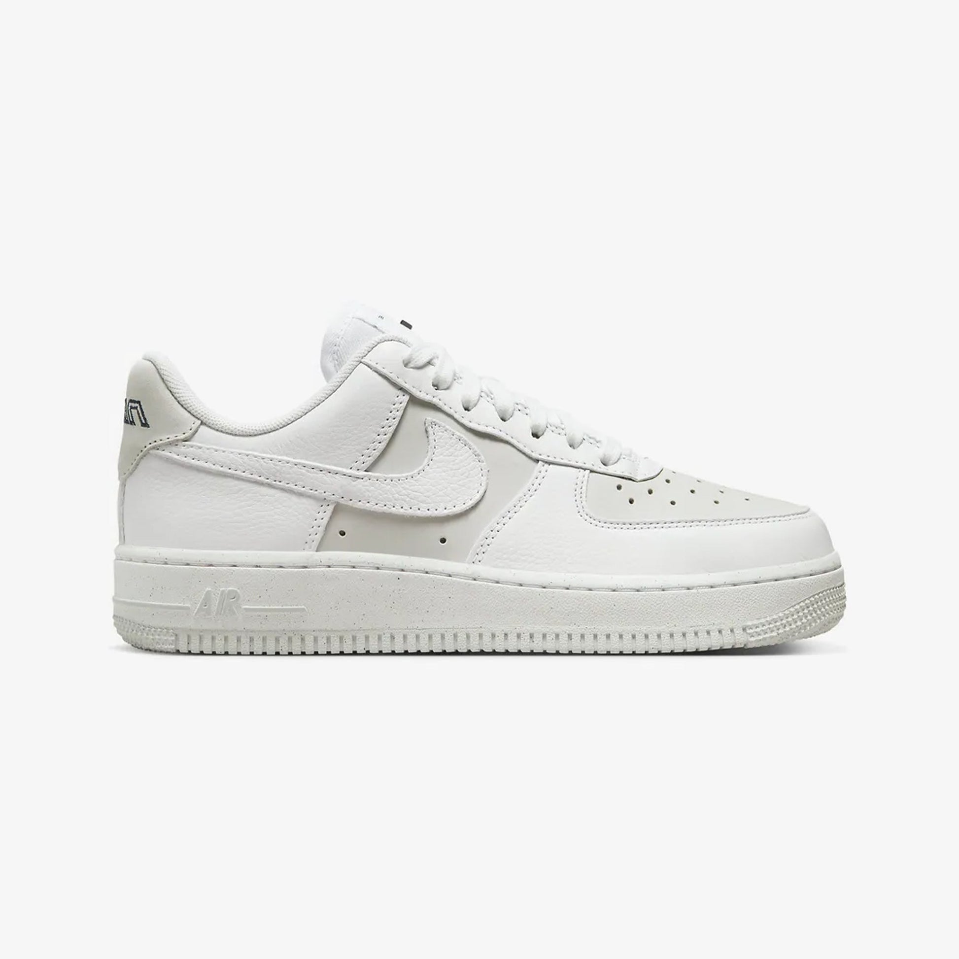 Nike | AIR FORCE 1 '07 LX { WHITE/LT SMOKE GREY-PHOTON DUST-WHITE
