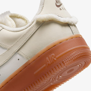Nike | AIR FORCE 1 '07 LX { SAIL/COCONUT MILK-GUM MED BROWN