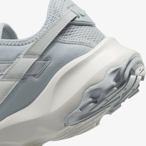 NIKE | TC 7900 { WOLF GREY/MTLC PLATINUM-PHOTON DUST