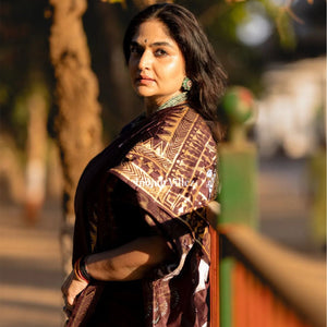 Arjuna Bows to Navagunjara Pure Hand-Painted Pattachitra Saree