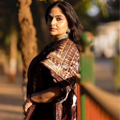 Arjuna Bows to Navagunjara Pure Hand-Painted Pattachitra Saree