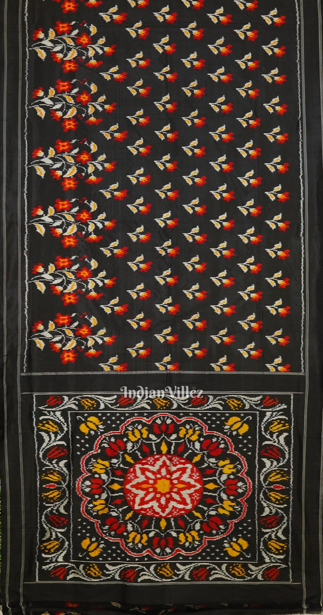 Black White Floral Design Pochampally Ikat Handloom Silk Saree