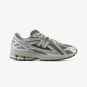 New Balance | 1906R  { GREY/SILVER
