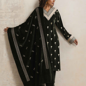 trueBrowns Green Velvet Floral Embroidered Kurta Pant Dupatta Set