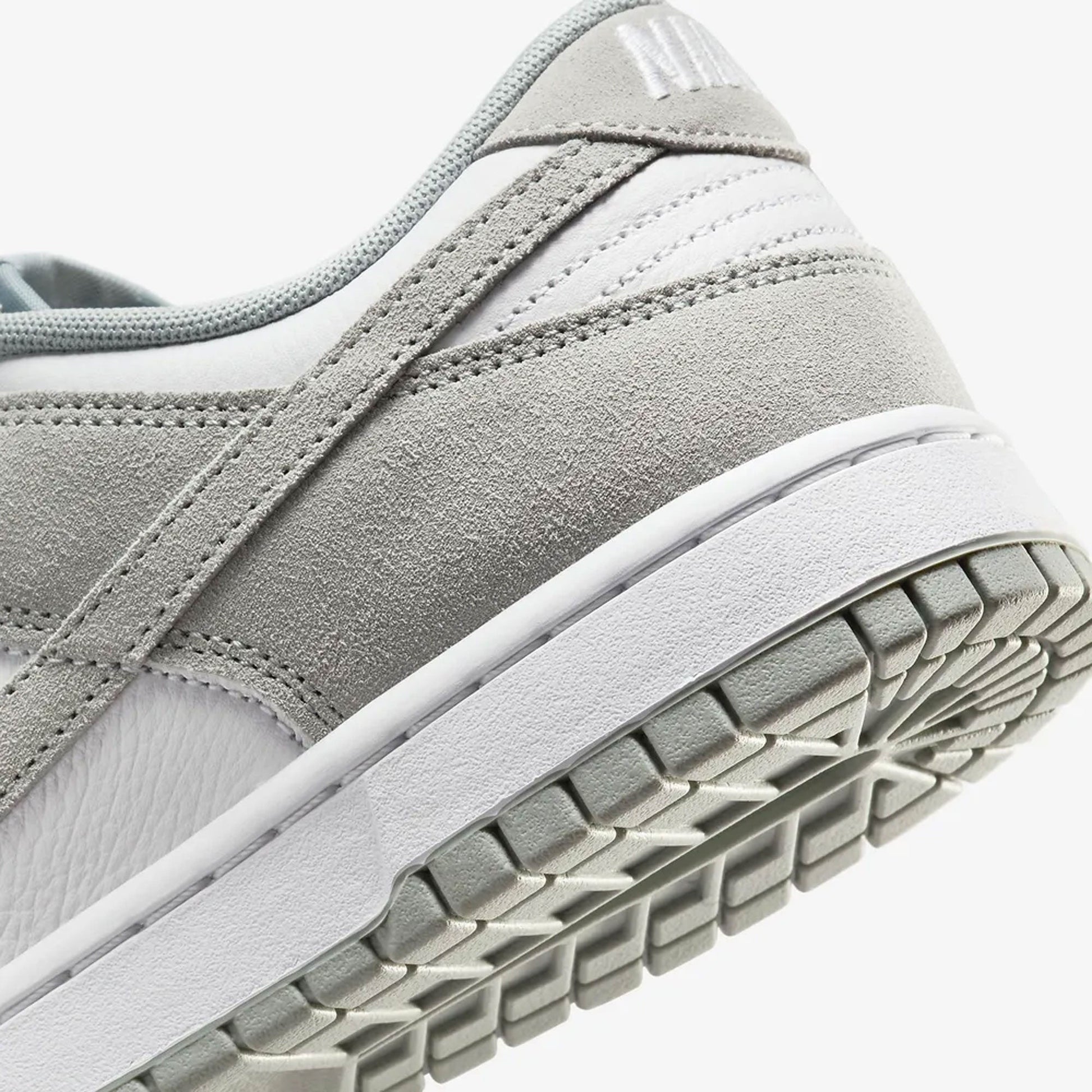 NIKE | DUNK LOW RETRO { WHITE/LIGHT PUMICE