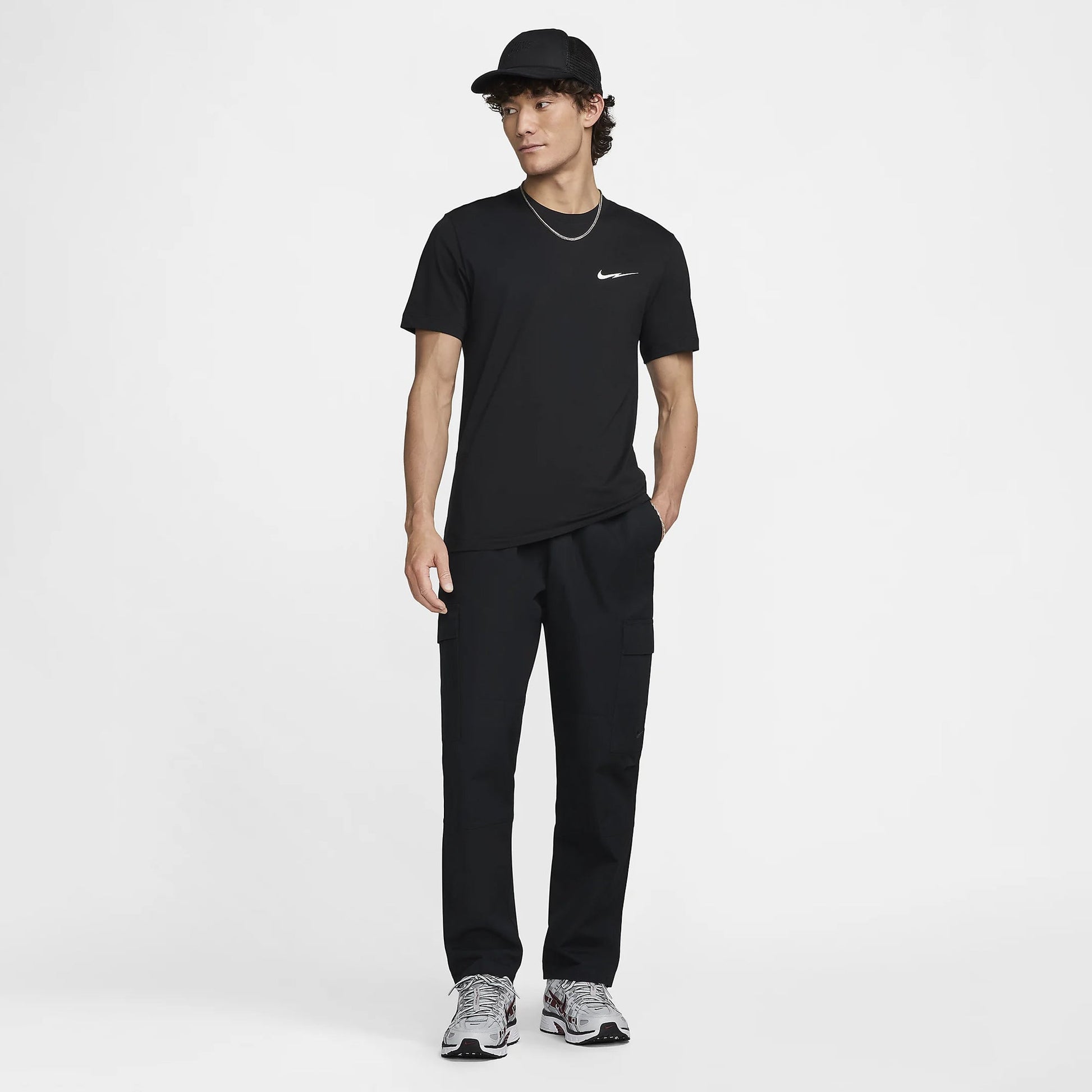 NIKE | SPORTSWEAR T-SHIRT { BLACK