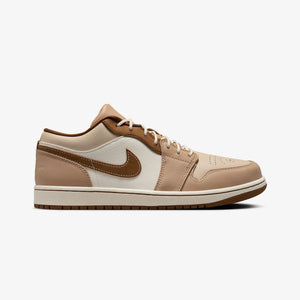 JORDAN | AIR JORDAN 1 LOW SE { HEMP/LT BRITISH TAN-SAIL-OATMEAL