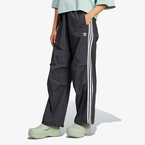 ADIDAS ORIGINALS | 3-STRIPES WOVEN PARACHUTE PANTS { BLACK