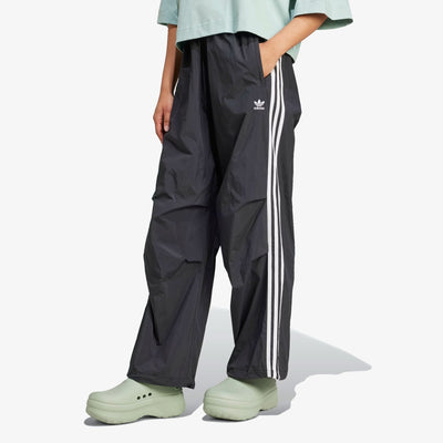 ADIDAS ORIGINALS | 3-STRIPES WOVEN PARACHUTE PANTS { BLACK
