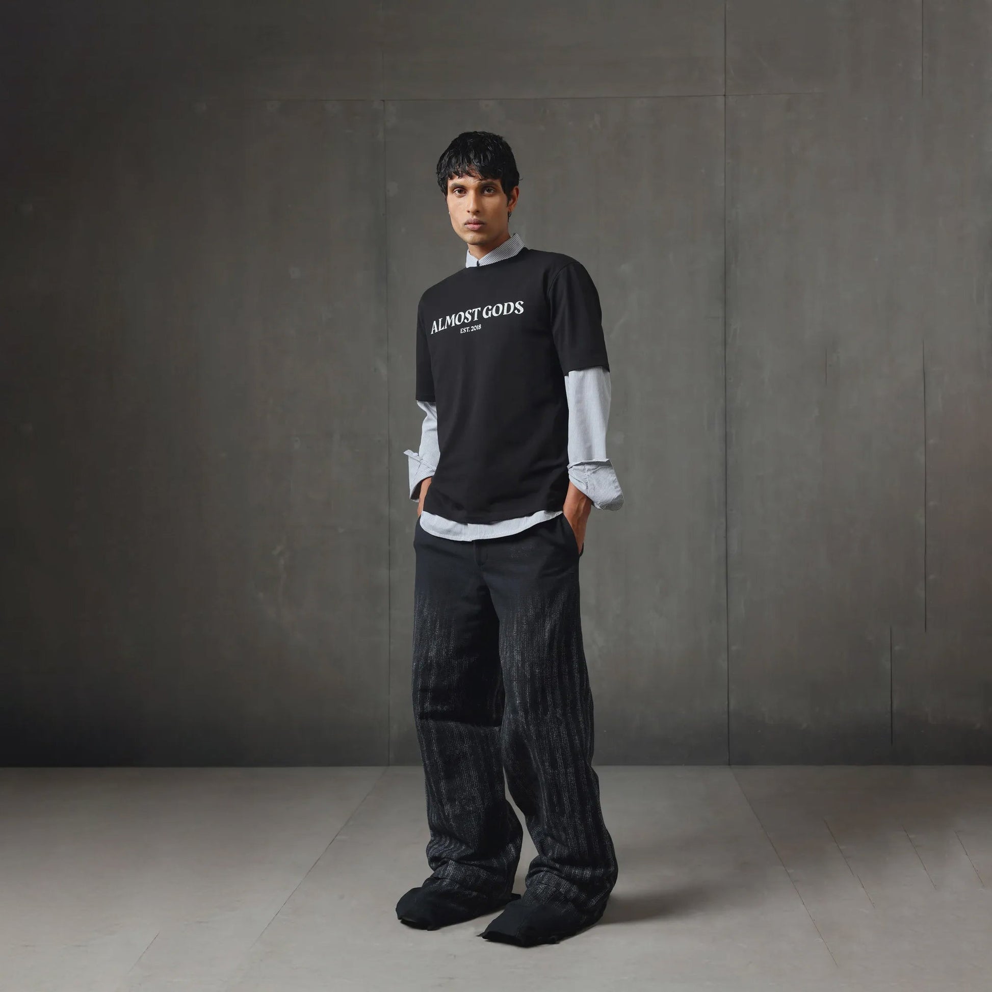 ALMOST GODS | CRACKED LOGO RELAXED TEE { BLACK