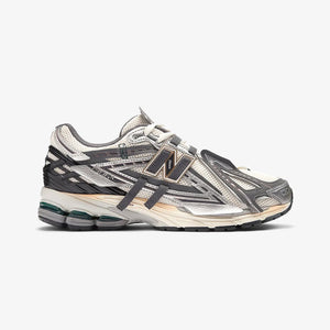 New Balance | 1906 { SILVER METALLIC