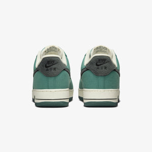 NIKE | AIR FORCE 1'07 LV8 { COCONUT MILK/VINTAGE GREEN-BICOASTAL