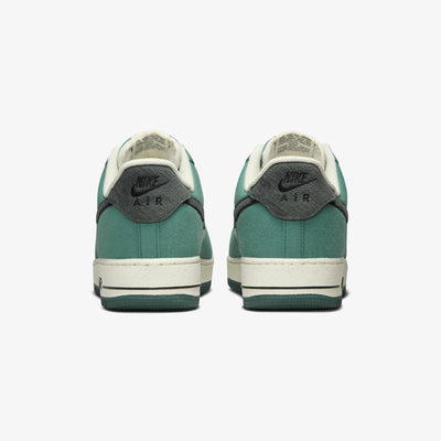 NIKE | AIR FORCE 1'07 LV8 { COCONUT MILK/VINTAGE GREEN-BICOASTAL
