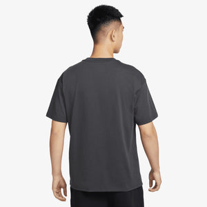 NIKE | SPORTSWEAR T-SHIRT { ANTHRACITE