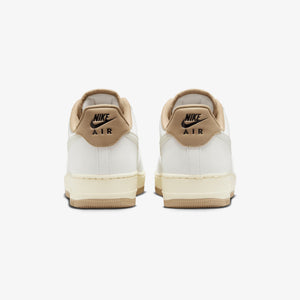 NIKE | AIR FORCE 1'07 LV8 { SUMMIT WHITE/SUMMIT WHITE-KHAKI