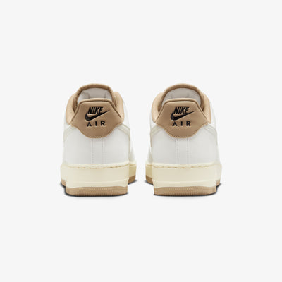 NIKE | AIR FORCE 1'07 LV8 { SUMMIT WHITE/SUMMIT WHITE-KHAKI
