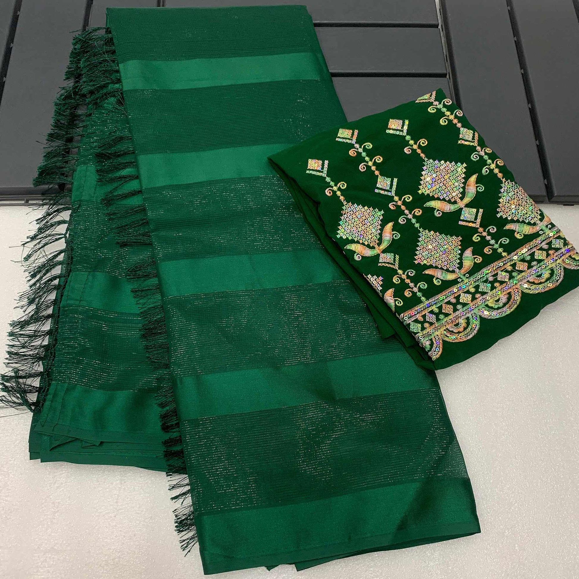 green-striped-woven-chiffon-silk-saree-with-tassels