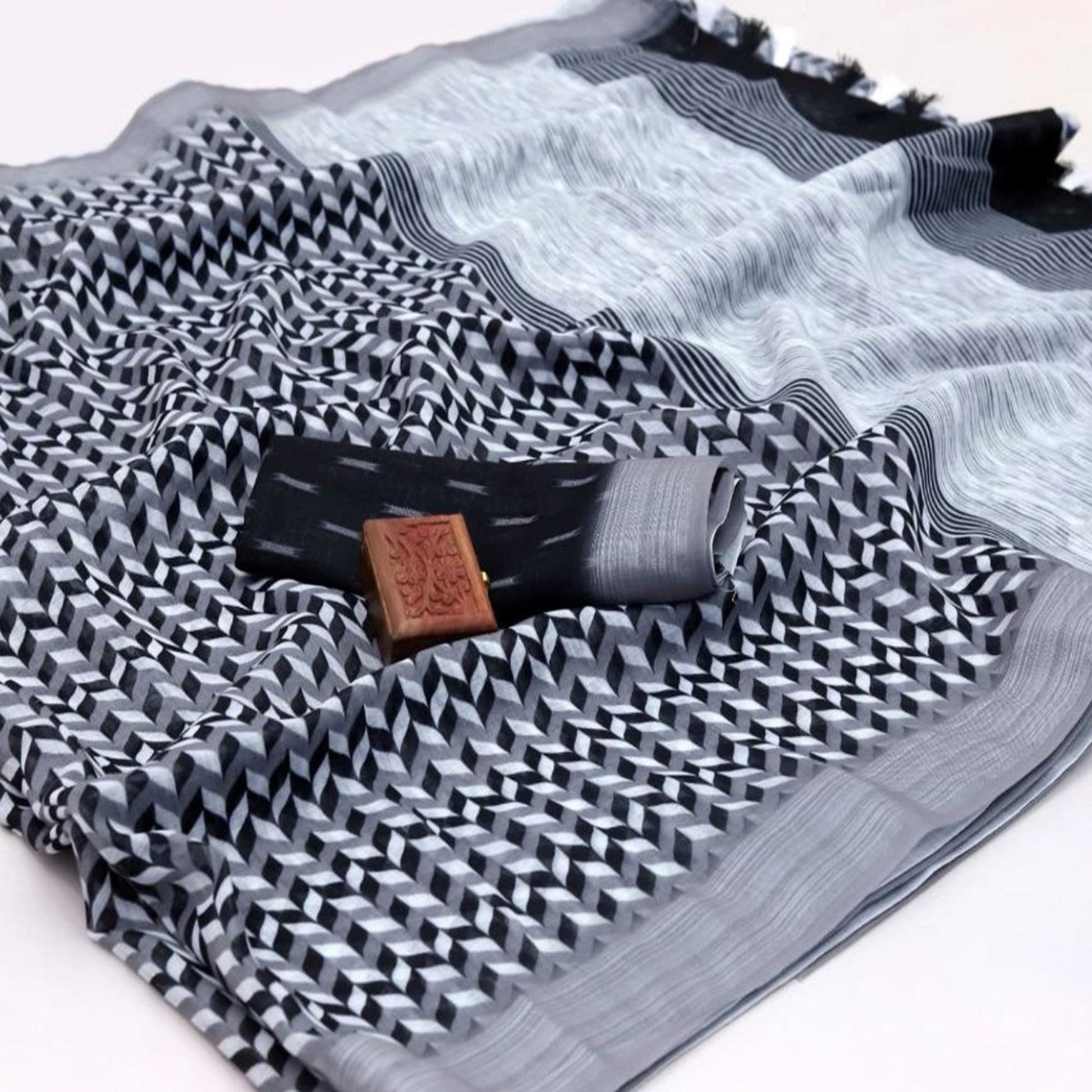 white-black-kalamkari-digital-printed-linen-saree