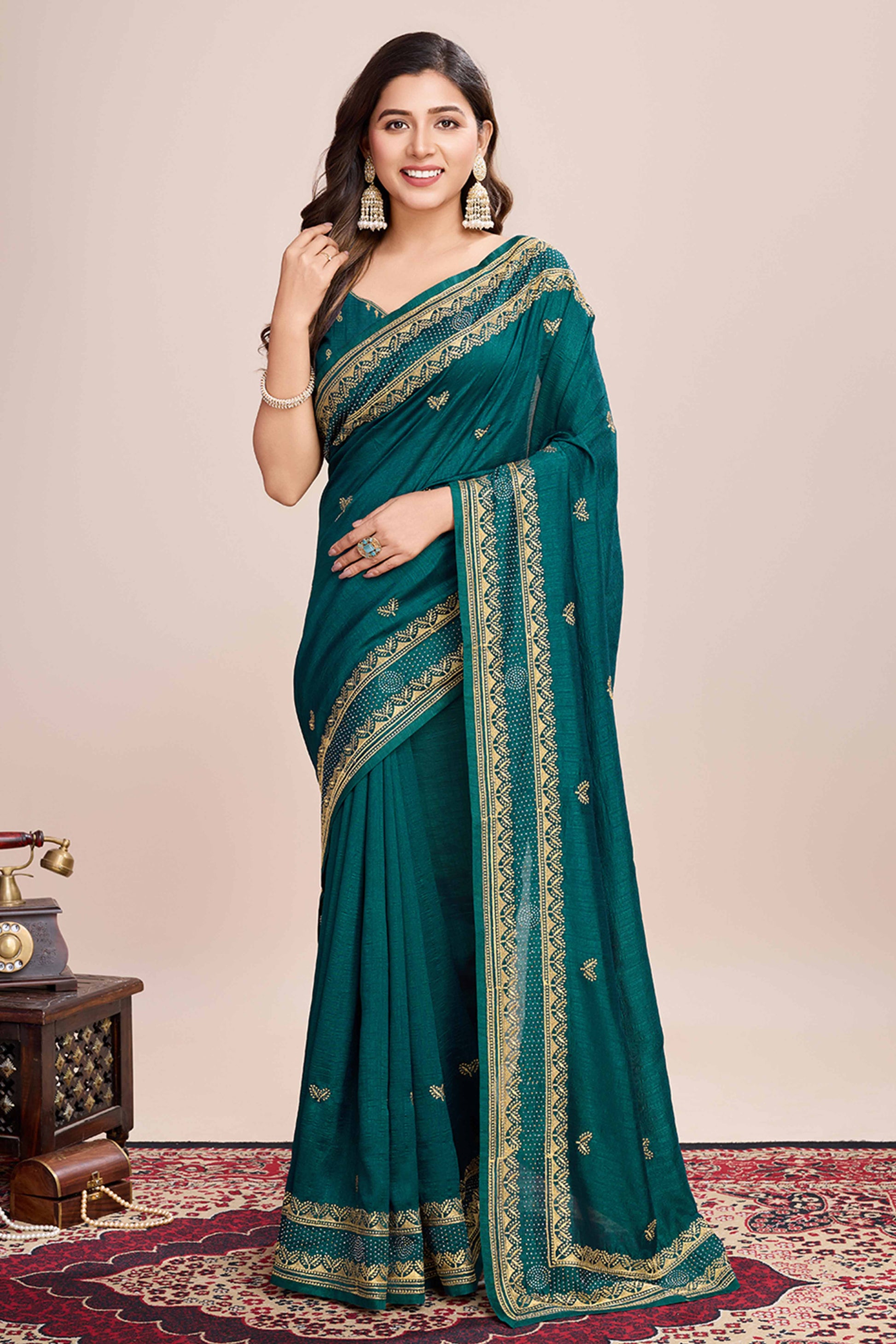 green-floral-embroidered-vichitra-silk-saree-5