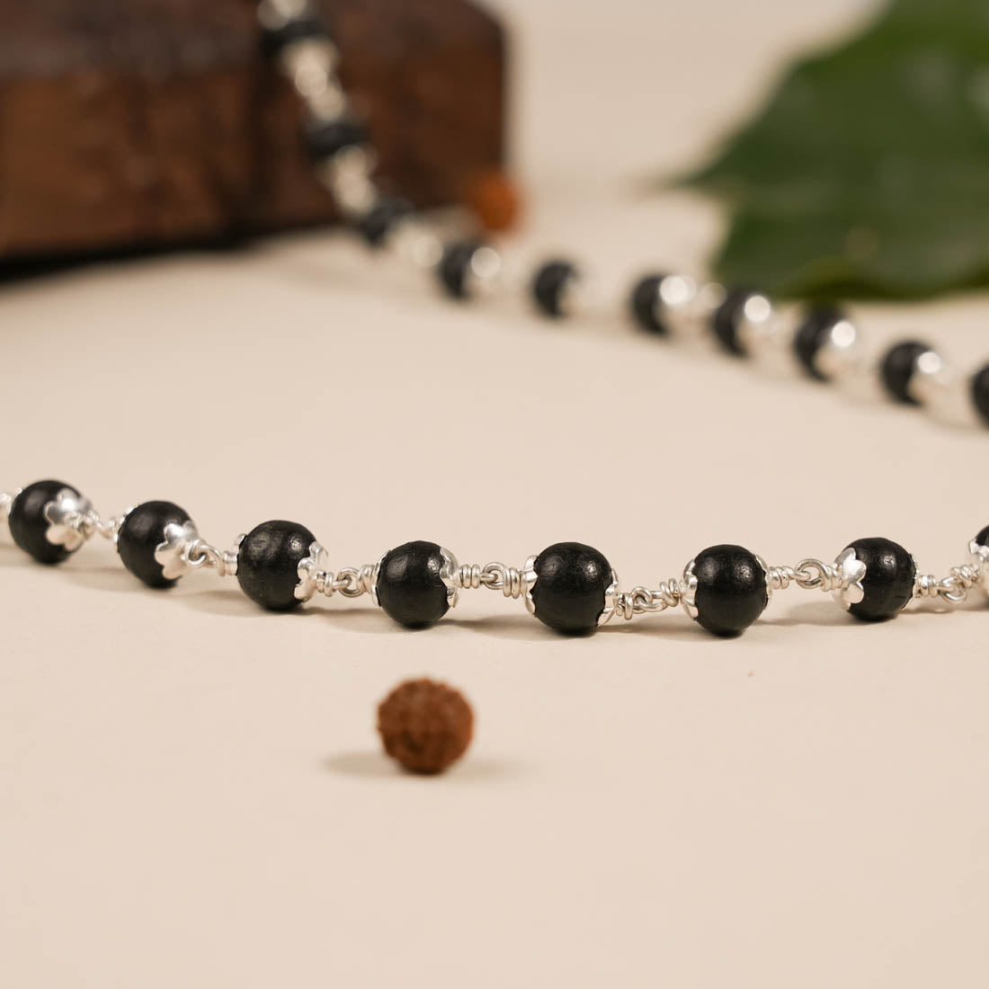 KARUNGALI BEADS SILVER MALA