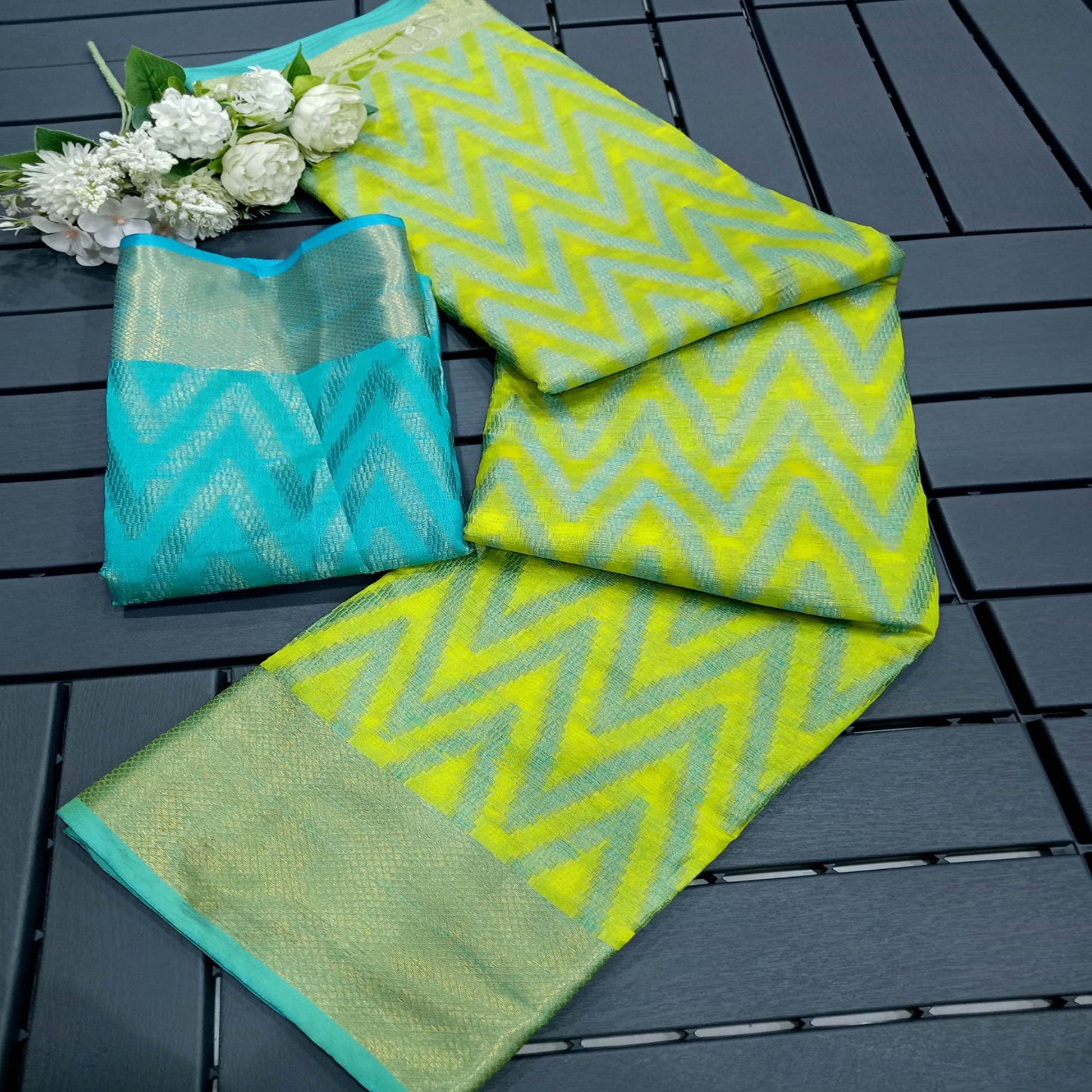 green-woven-organza-saree-12