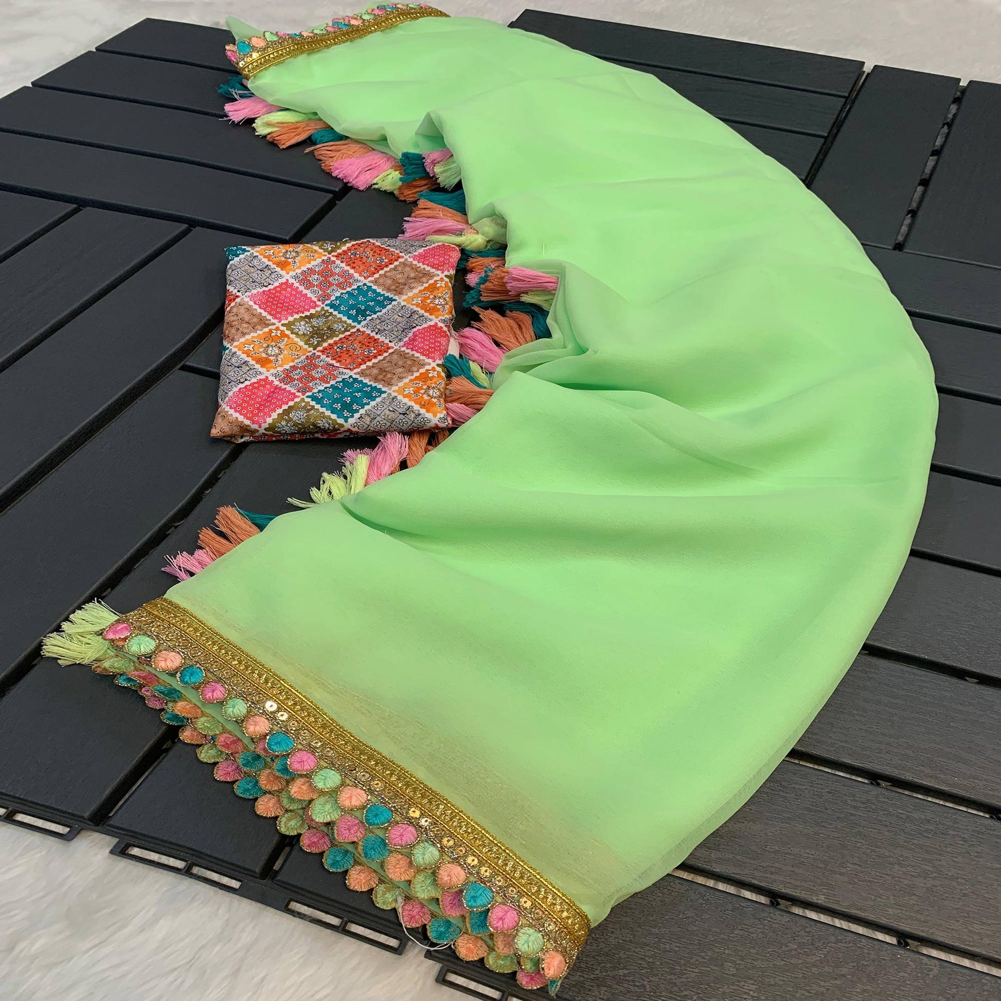 green-solid-georgette-saree-with-sequins-embroidered-border-5